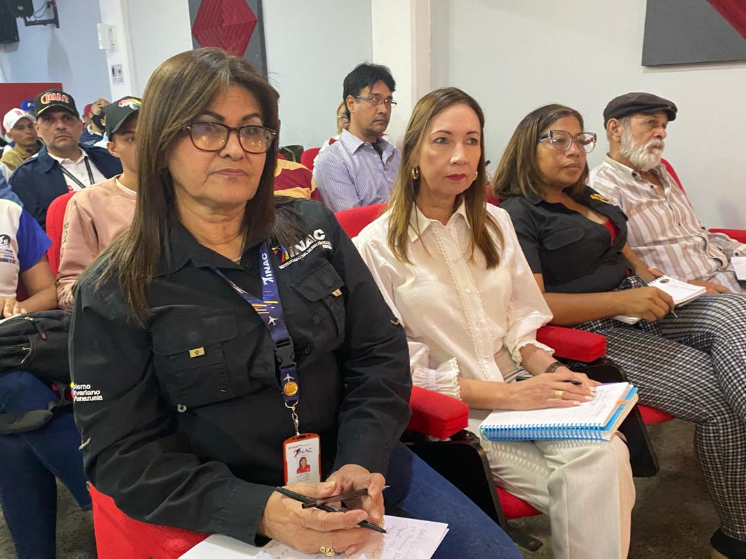 inac_ve's tweet photo. 1/2 Desde las instalaciones del @IuacVenezuela funcionarios del #INAC en conjunto al #CEGU-Aragua y los movimientos educativos del estado Aragua, participan en el debate sobre las #7T impulsadas por el Pdte. @NicolasMaduro https://t.co/NIKf6OQPKV