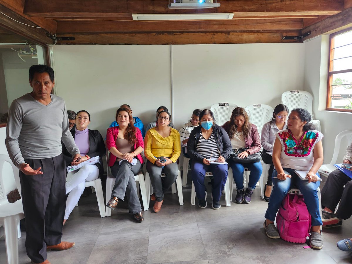 Salud_Napo's tweet photo. #EstoEsEcuador | Carlos Chang, Director Distrital 15D02 #ElChaco, #Quijos de @Salud_Ec, mantiene una reunión de trabajo con el equipo de trabajadores de la salud para revisar nudos críticos de la institución y con ello buscar nuevas soluciones de trabajo conjuntas. https://t.co/PQiRyIaYKu