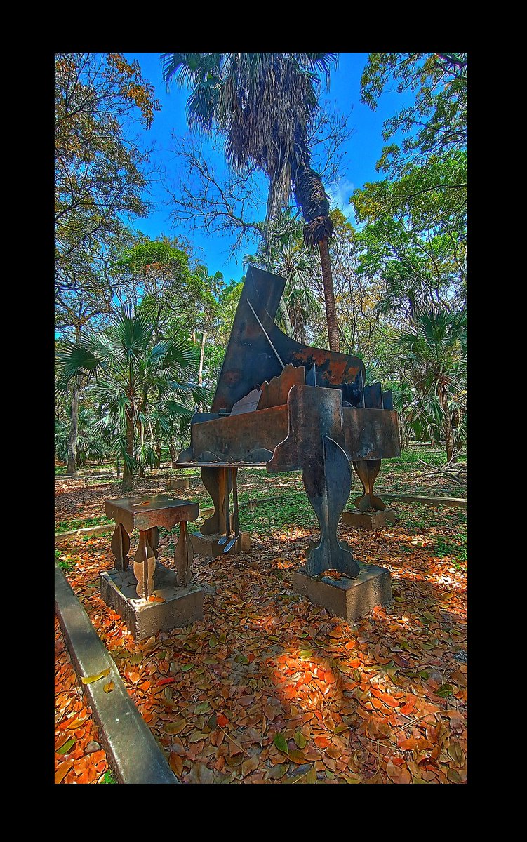 Vittorinoleal's tweet photo. Hoy estuve por #LosCaobos y tome unas fotos a las esculturas del parque https://t.co/ldOetxhuuD