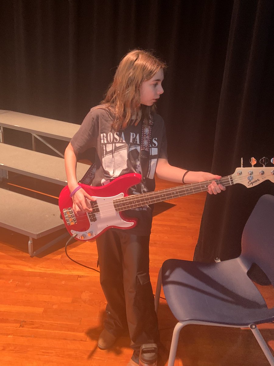 JoyfulAldridge's tweet photo. Catching up on end of day emails while the school Modern Band practices nearby..I love my life! #principalchronicles #proudprincipal https://t.co/4JUlIENaf0