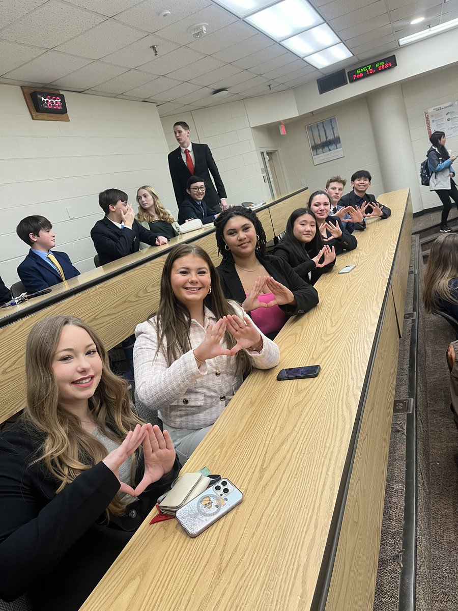 Blacksburg DECA had the opportunity to sit in on a Virginia Tech AMA (American Marketing Association) meeting and practice our career development skills. Thank you to Virginia Tech AMA for helping prepare us for our State Leadership Conference this March in Virginia Beach! 💎💎