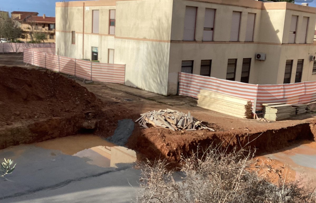 Manolo_Mureddu's tweet photo. Non solo l’efficientamento dell’istituto Pascoli e la costruzione di due mense scolastiche: 👉 PROCEDONO ANCHE I LAVORI PER LA REALIZZAZIONE DI DUE ASILI NIDO
Il primo nella via Lombardia e il secondo in via Brigata Sassari, a Carbonia. https://t.co/hmab0KpB7E