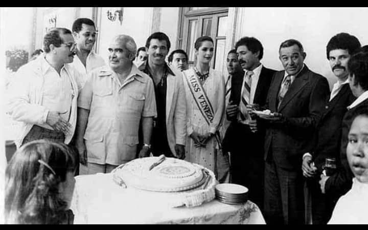 @mfigueredor Cuando los.leones del caracas ganó la serie del caribe de 1982 , también fue agazajado por el gobierno,vean la foto de la época