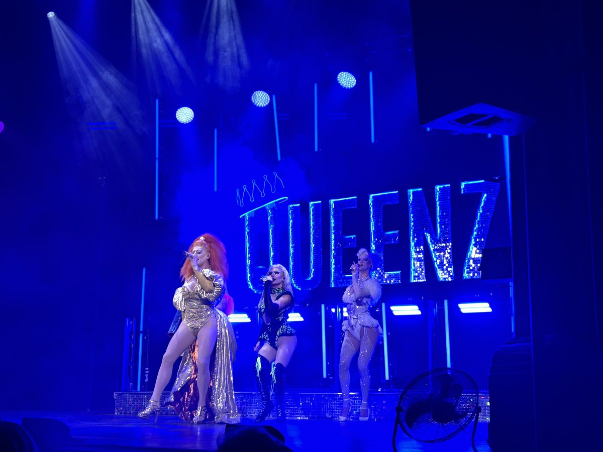pauljonesking's tweet photo. Wow @queenztheshow is just amazing @DarlingtonHipp #draguk https://t.co/vKmnHSKUYQ