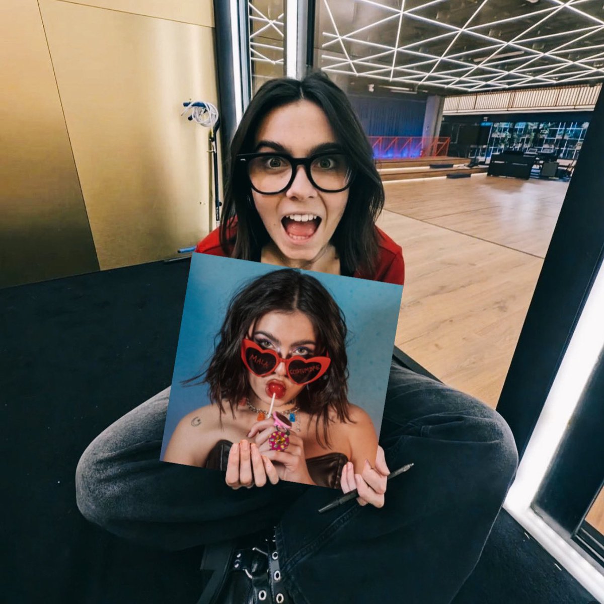 chiaragifs's tweet image. MALA COSTUMBRE IS COMING 💋🎸🫵🏻