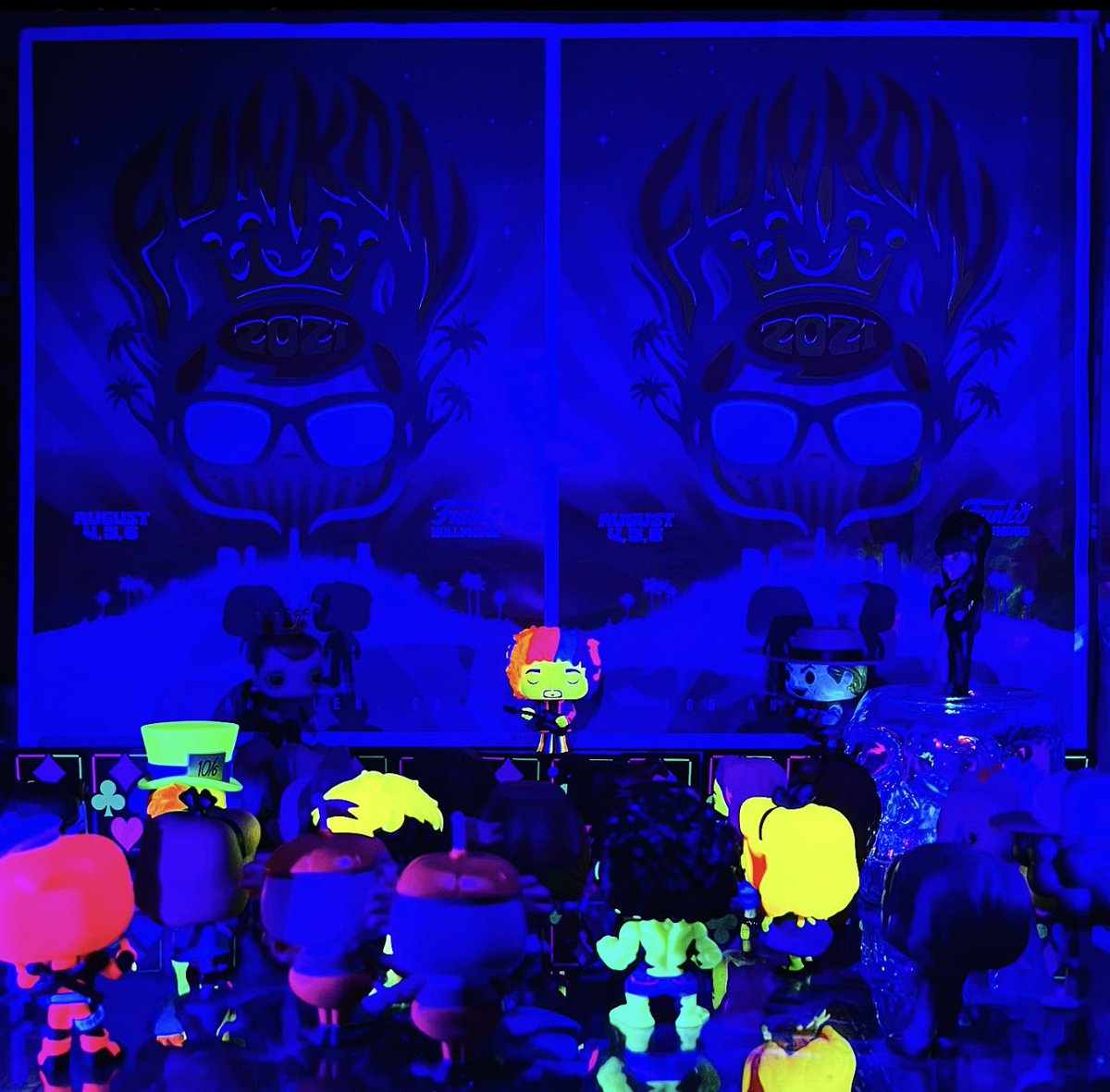 hellofunko's tweet photo. Don’t think I could ever repeat this #blacklightmagic moment! 
Took me about 3 hours to do gathering, unboxing, setup, photos, tear down &amp; putting everyone back in their boxes &amp; places without any damage lol!
Behind scenes in comment!

#funkophotodaychallenge @FunkoLeeM @dj3cb https://t.co/XAiF7rgTd7