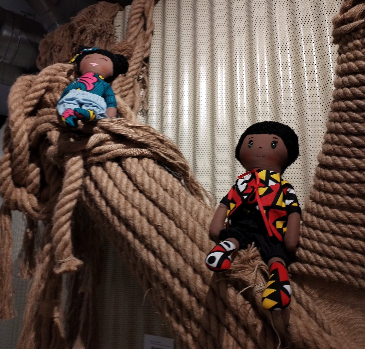 M'he estrenat a la Perifèria Cimarronas (<a href="/CoopPeriferia/">Coop. Periferia Cimarronas</a>) amb 'Am I Bruce Lee'. Junyi Sun s'entrega en cos i ànima a la recerca de la identitat des del moviment. Una bona oportunitat per acostar-se a aquesta sala de Sants i preguntar-nos qui veiem a escena. periferiacimarronas.es