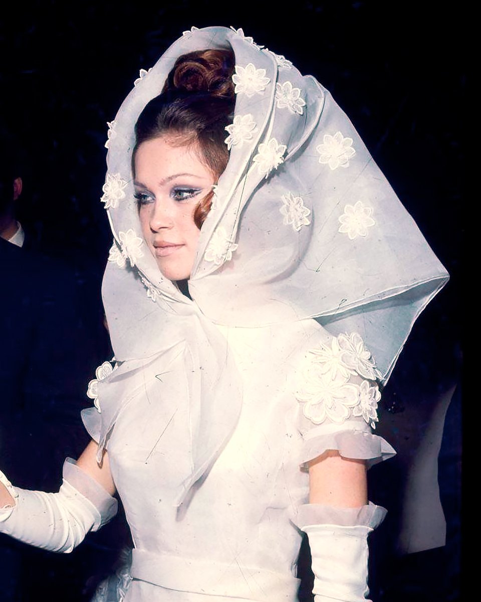 Mabellonghettl's tweet photo. Spanish singer and actress Marisol on her wedding day, 1969. https://t.co/O3ZkR0LcLG