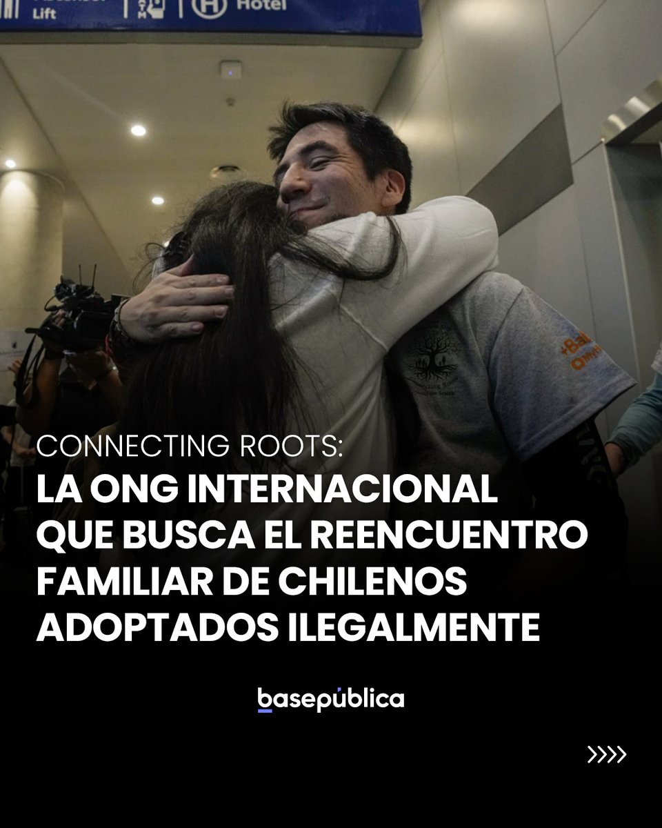 basepublica's tweet photo. Durante esta semana 5 chilenos que fueron dados en adopción ilegalmente durante la dictadura militar viajaron a nuestro país para poder reencontrarse con sus familias. Esto gracias a la ONG Connecting Roots
Conoce más aquí: https://t.co/PO46RA0qVY https://t.co/JsHwJewpK7