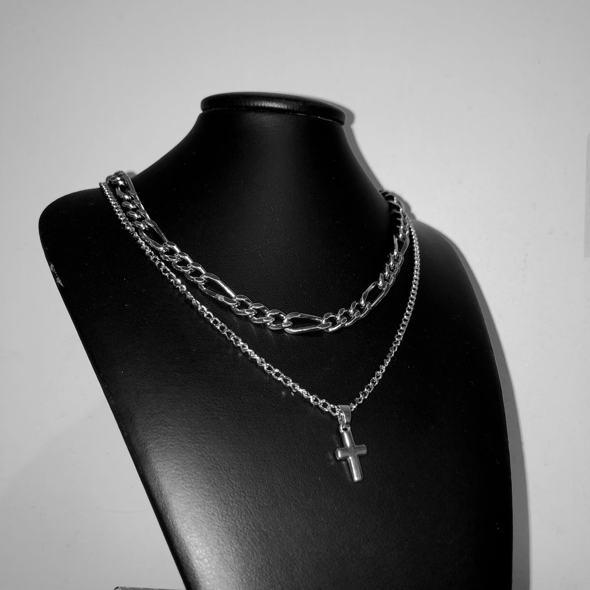 Choker Class + Colar Cruz disponíveis a pronta entrega 🚚 Peça agora e receba em até 3 dias úteis ✨

Faça seu pedido aqui: wa.me/message/CJURBL…