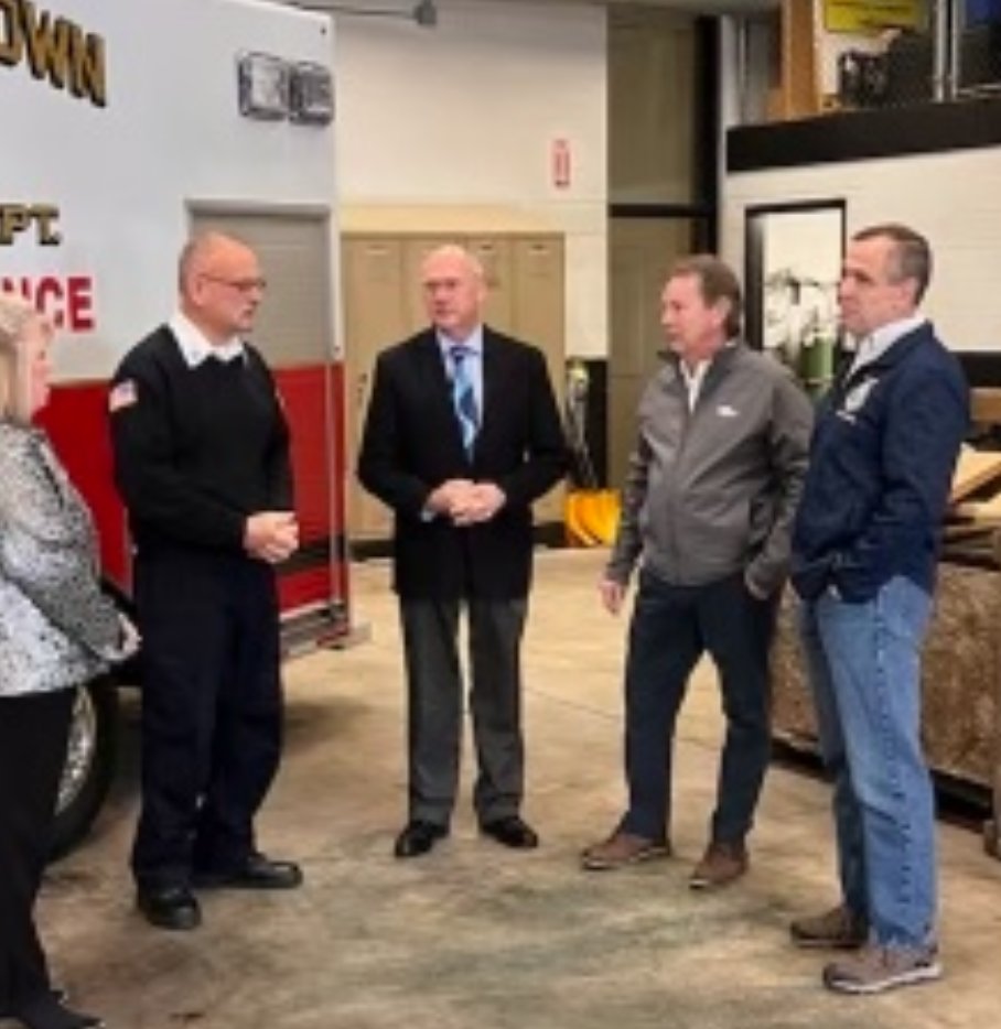 SmullenNewYork's tweet image. I visited the Johnstown Fire Dept to meet with local leaders to congratulate the fire department on receiving a SAM Grant to help purchase a new ambulance! Congratulations to the Johnstown Fire Department and thank you for your service to our community! #firefigher #Johnstown