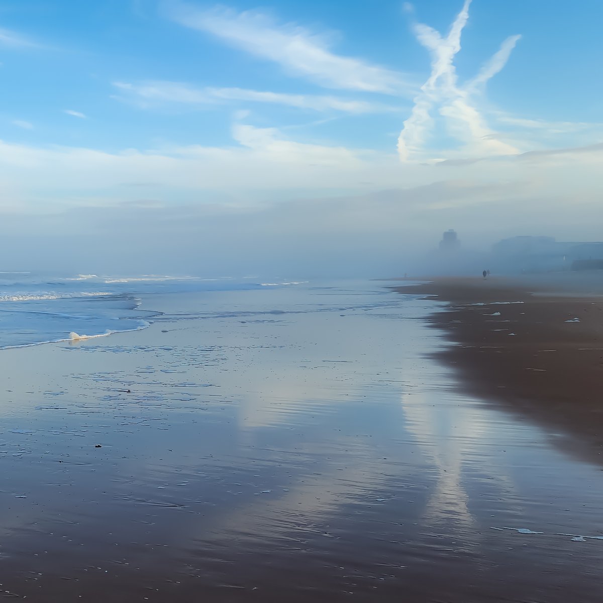 - REFLECTION DREAM -
Amateur Photography February 2024, by Estelle Cress

#ocean #photography #naturephotography #artist #estellecress #newartist #reflectionphotography #waves #sky #creative #water #aqua #aquaphotography #artisteslettecress #reflection