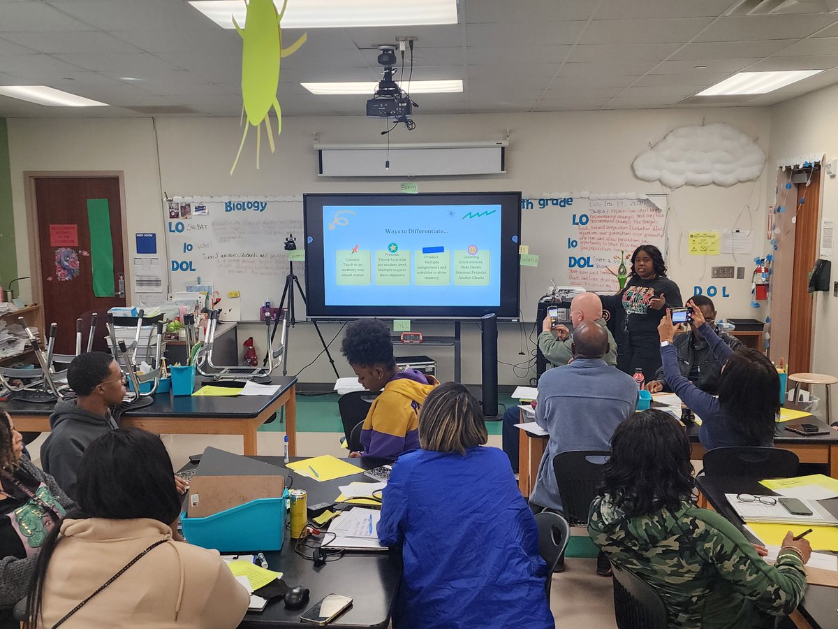 GJVstate's tweet photo. Teachers sharpen skills in differentiation and scaffolding @hartman_ms https://t.co/HgpKcVzxeI