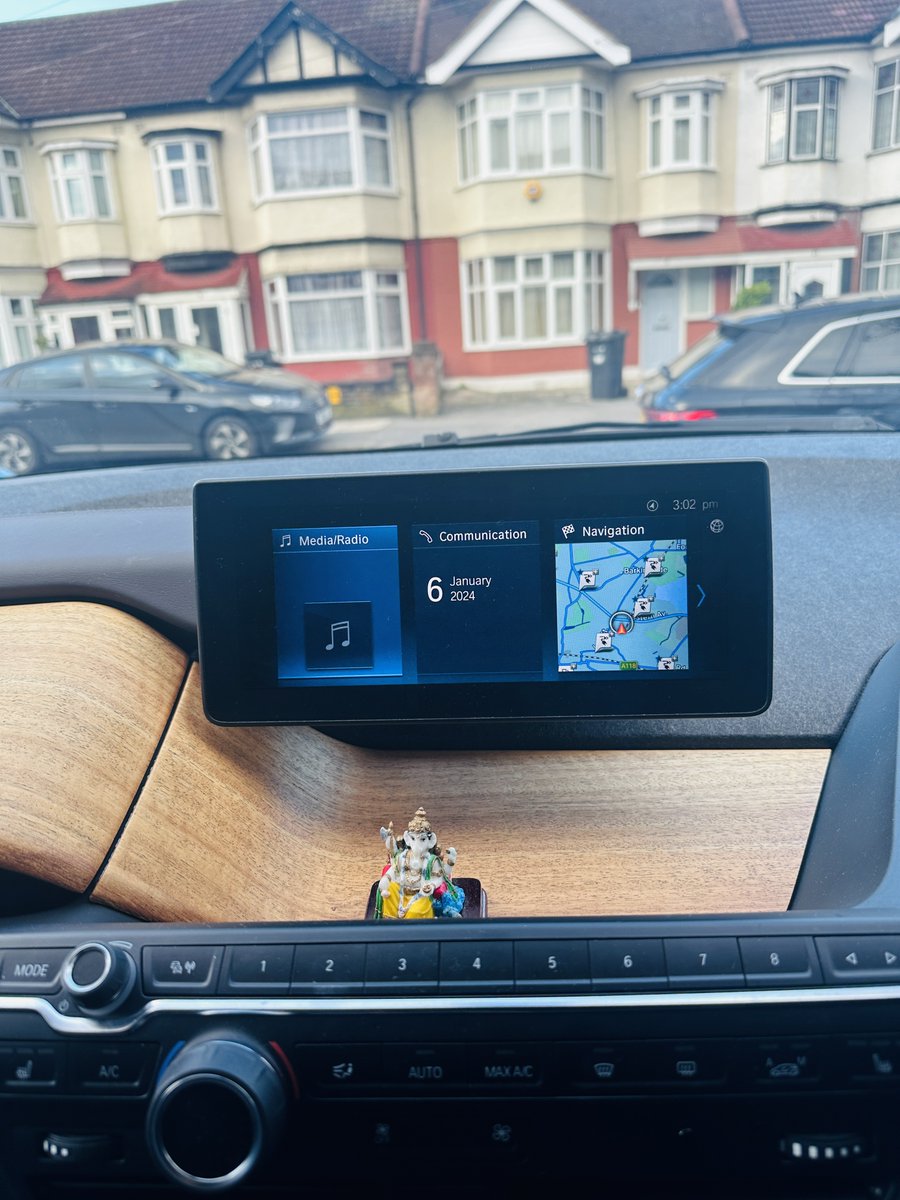 BMW I01 i3 2018 activated with OEM BMW Full Screen Apple CarPlay 📱

#applecarplay #bmwi3 #bmwi01 #i3 #carplay #carplayactivation #bmwupgrades #screenmirroring #videoinmotion #waze #googlemaps #carnavigation  #carmusic #incarentertainment #electriccar #electricbmw #incartechie