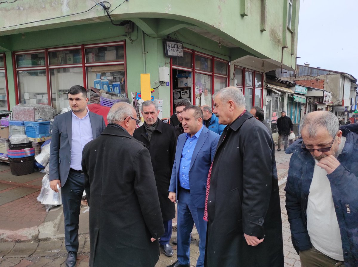 golenmustafaa's tweet photo. Yerel seçim çalışmamıza destek için ilcemize gelen  hemşehrimiz, dostum genel merkez tarafından gönderilen istanbul seçim kordinatorü sn. @fzekimert ile birlikte  @ilyasbingol12 ve yol arkadaşlarımızla birlikte ilçemizde kahvehaneleri dolaştık. Kendisine teşekkür ederim. https://t.co/hM53TUbwWh