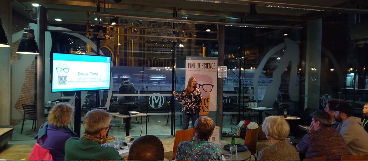 Having a great evening @NorwichSciFest @pintofscience with @uniofeastanglia researchers Isabel, Ganesan and Rianne
Learning lots about developing drugs 💊 microbes 🦠 and metals 🪙

#NorwichSciFest #Norwich #halfterm 
#pintofscience #pint24