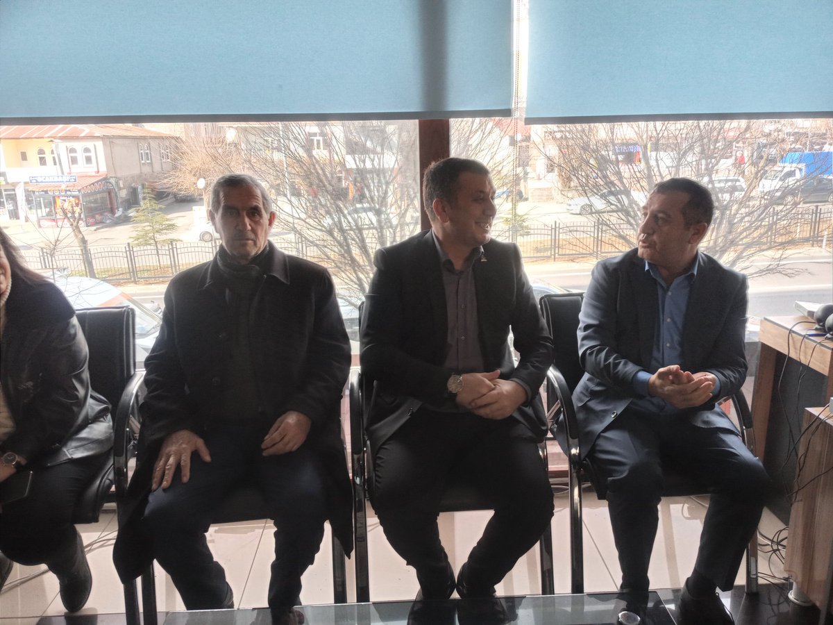 Yol arkadaşım, Solhan ilce Başkanı <a href="/AhmettOzan/">Ahmet Ozan</a> kardeşimin yerel seçim çalışmaları kapsamında ilce seçim koordinasyon merkezinin açılışına katıldık. Kendisine ve ekibine başarılar dilerim.