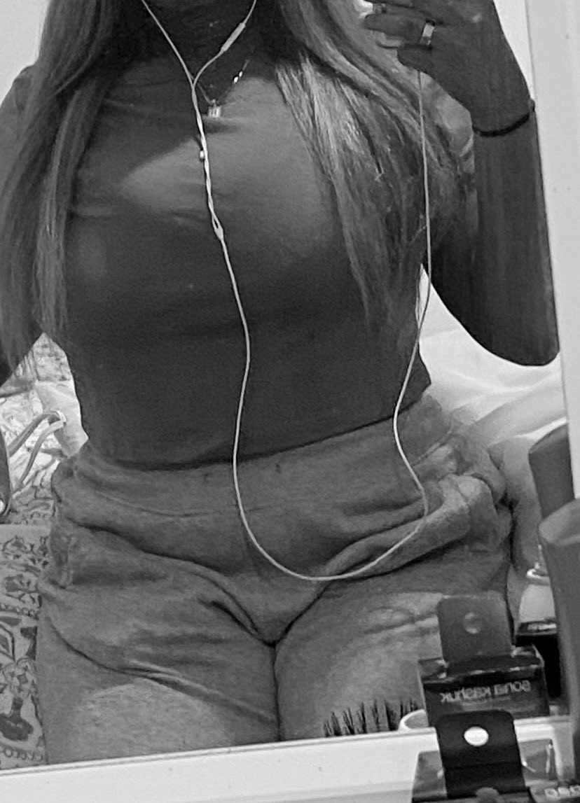 MyNameIsEmani's tweet photo. Hey cousins! I recently had a breast reduction and I’m now 9 days post op. I’m hype as hell trying on clothes cause the difference is just so crazy 🥹 If you’ve been considering getting one … GET IT. (yes my insurance covered everything 🥰) MAKE SOME NOISE YALL WTF?! AHHHHHH!! https://t.co/GtqmAx0O2D
