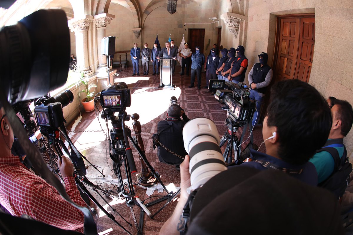 mingobguate's tweet image. El Ministro @FJimenezmingob resalta que el #ECAP es un equipo interinstitucional conformado por 45 personas, quienes trabajarán de manera dinámica y aleatoria en horarios de visita en distintos centros carcelarios del país. 
#MingobSaleAdelante