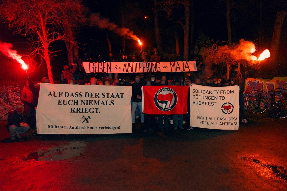 BASC161's tweet photo. Solidarität aus Göttingen mit den Angeklagten im Budapest-Verfahren

Wir wünschen den Untergetauchten viel Glück, Kraft und alles Gute! Auf das der Staat euch niemals kriegt!

https://t.co/WVbOEZ6p67

#FreeMaja #FreeTobi #FreeIlaria #FreeGabri #NoExtradion https://t.co/lB2OLBF7dJ