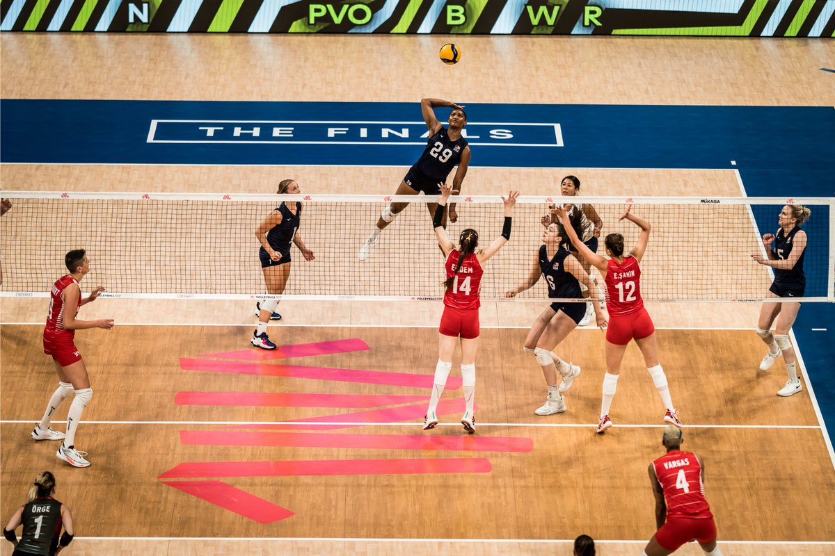 On its way to Paris, the U.S. Women's National Team 🇺🇸 💪 will welcome Türkiye, Poland, Serbia, Canada, South Korea, Germany and Bulgaria for 2024 VNL preliminary round matches on May 28-June 2 in Arlington, Texas! Find out more | go.usav.org/22124WVNL