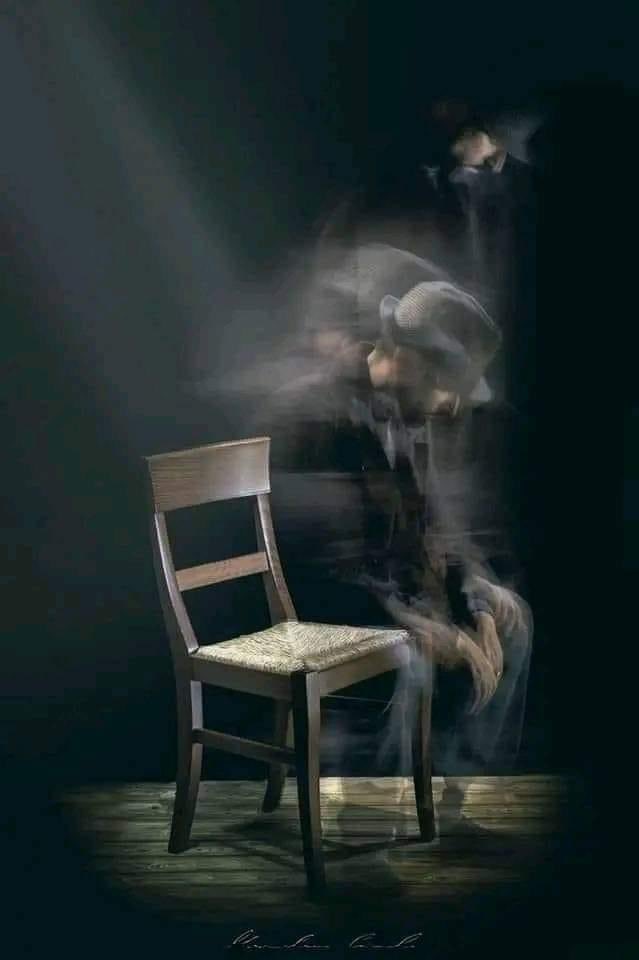 _Virakti_'s tweet image. बेबसी, तड़प, क्रोध, प्रतिशोध जैसे रोज़ बदलते किरदार थे,
झंकझोर रही थी यादें उसकी, हम एकांतवास के शिकार थे..!!

#विरक्ति ✍🏻