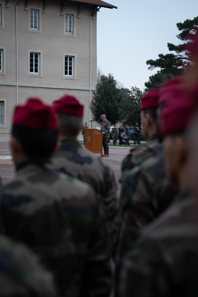 1erSpahis's tweet image. Les #Spahis saluaient ce matin les trois couleurs et la mémoire de l&apos;adjudant Mougin et du maréchal des logis Dernoncourt, morts pour la France au Mali le 21 février 2018. Se souvenir et les honorer, pour garder vivant le feu sacré.
