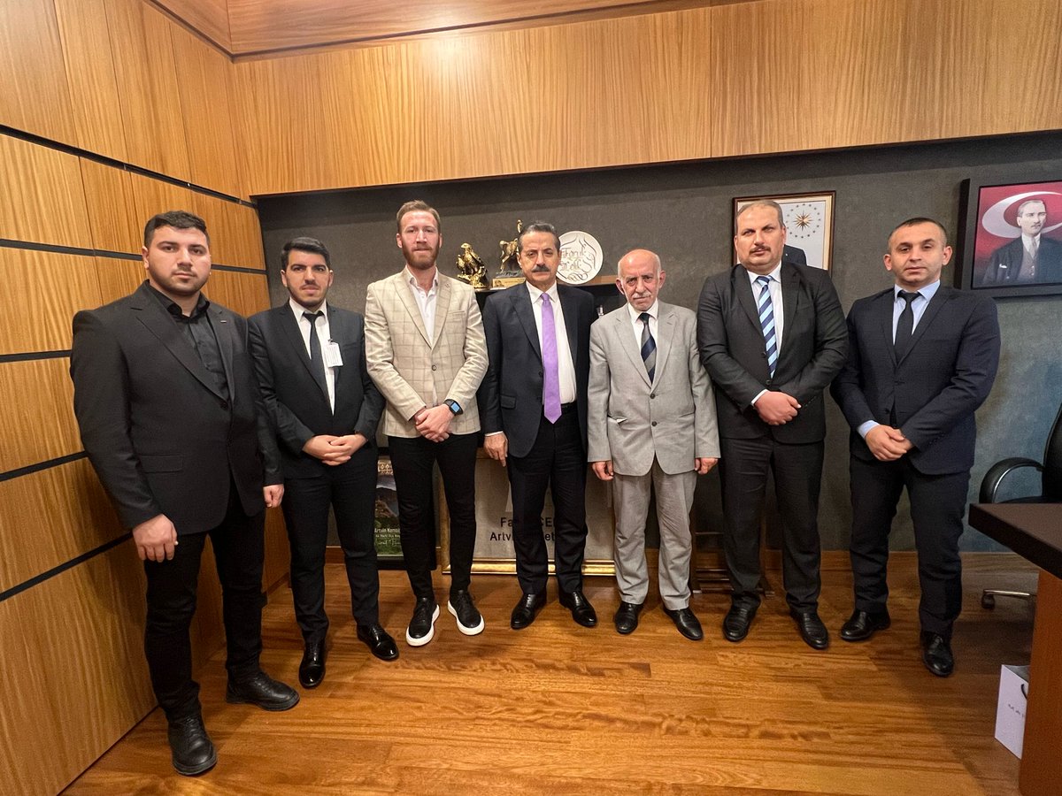 KadirKu25454729's tweet photo. Eski çalışma ve Sosyal güvenlik bakanımız Ak Parti Artvin milletvekili Sayın Faruk Çelik beye “belediye işçisi zabıtalar mücadelemizi” anlattık.Kendisi zaten konumuza hakim. kendi bakanlığı döneminde söylediği “şirket işçisi zabıta olmaz” söyleminin arkasında olduğunu ifade etti https://t.co/rtQeThk0gg