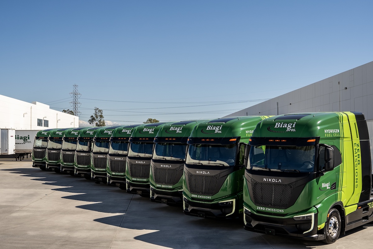 nikolamotor's tweet photo. Nikola trucks are undeniably striking straight off the production line, but when they get wrapped for our amazing customers like @BiagiBros, the results are simply breathtaking. Known for their green fleet operations in the beverage marketplace, @BiagiBros' commitment to excellence and tailored logistics solutions shines through! Just take a look at their recent addition of 10 Nikola hydrogen fuel cell electric trucks to their fleet. Now that's a showstopper on the road!