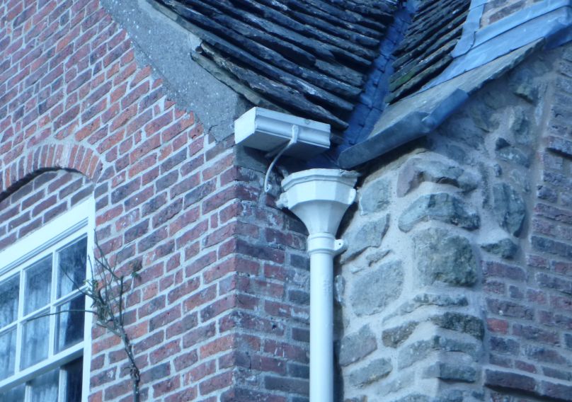 Is this the smallest piece of guttering in the world? Shandy Hall laurencesternetrust.org.uk/shandy-hall-hi… @GWR #buildings #architecture #smallest #ShandyHall