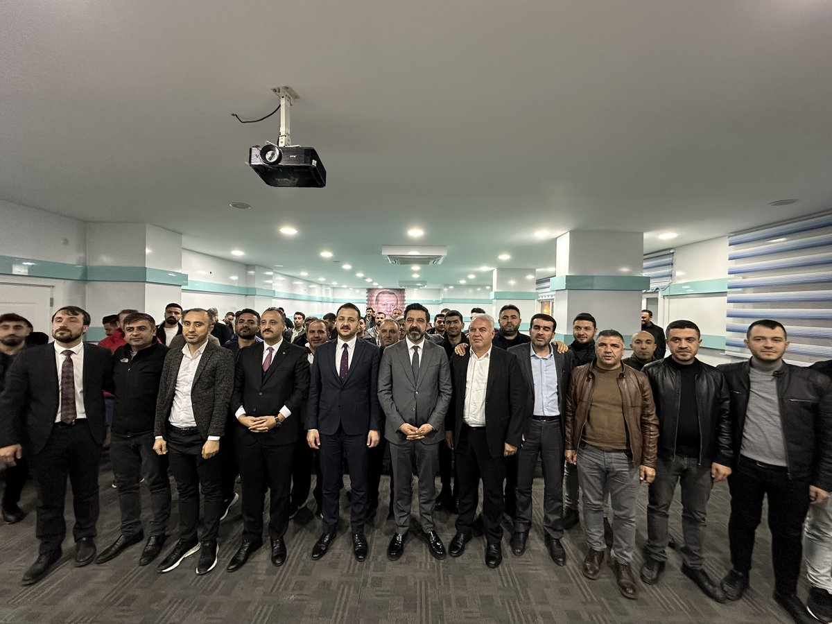 AvEkremOlgac's tweet photo. 📍Emektar Dostlar 

Bugün, Geçmiş dönemlerde Gençlik kollarında görev alıp partimize, davamıza ve memleketimize hizmet eden birbirinden kıymetli Dostlarımız ile bir araya gelerek yerel seçimler ile ilgili istişarelerde bulunduk.

#GerçekBelediyecilik #Siirt #HazirizKararliyiz https://t.co/MigZSFBRYd