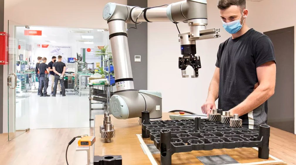 JobToRob's tweet image. Gearbox maker SEAT stays ahead of the game with Cobot Automation.
#JobToRob #JobToRobot #JobForRobots #HiringRobots #HiringTech #robots #robotics #ai #technology

Are you interested in news from the world of robotics? Go to jobtorob.com/robonews  and stay informed!