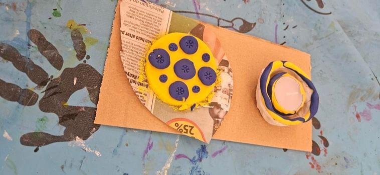 LearnLTTA's tweet photo. A day of family fun and crafts🎨 today we Clay Diya lamps as part of our 'Festivals around the World' workshops in Borehamwood.

We still have more fun activities ahead!

Book now!

https://t.co/yLhqFrPfnJ

 #free #childrenactivities #borehamwood #halfterm #craft  #art #family https://t.co/paOfTqZgrc