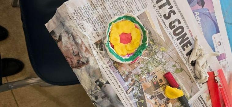 A day of family fun and crafts🎨 today we Clay Diya lamps as part of our 'Festivals around the World' workshops in Borehamwood.

We still have more fun activities ahead!

Book now!

eventbrite.co.uk/o/learning-thr…

 #free #childrenactivities #borehamwood #halfterm #craft  #art #family