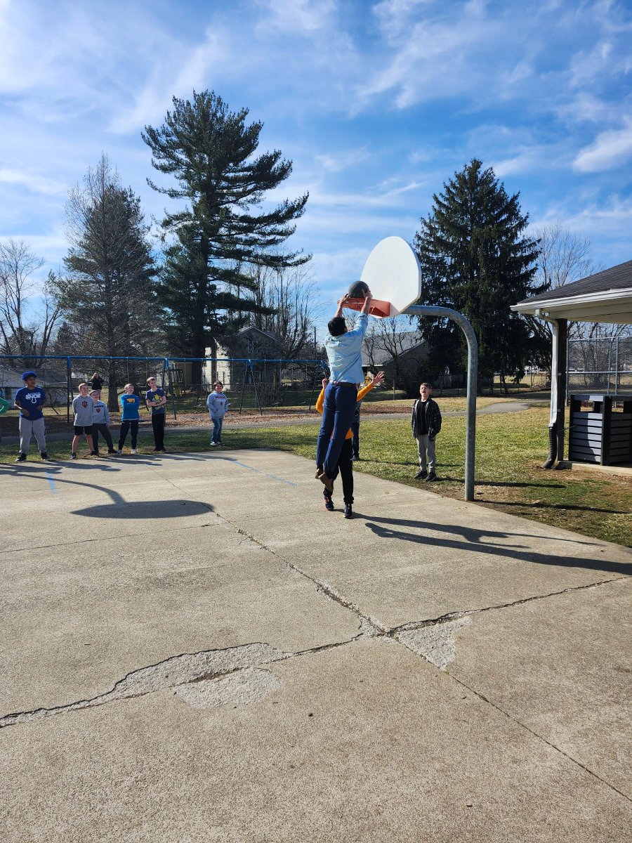 City_TerreHaute's tweet photo. Thank you Riley Elementary School! I had a blast during my lunch break playing basketball with some of our little Hoosiers. No mercy on the court today! 

@ISU just know I have 4 years of eligibility remaining. 

-Mayor Brandon https://t.co/MCxsM9AYrm