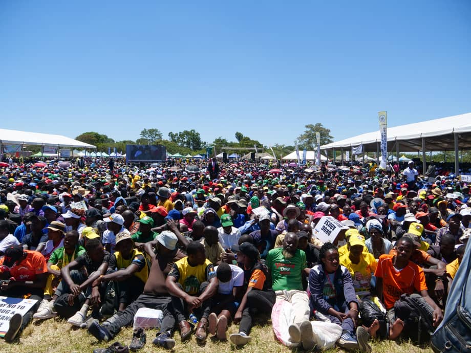 ZANUPF_Official's tweet photo. HIS EXCELLENCY THE PRESIDENT OF ZIMBABWE CDE D.R E.D MNANGAGWA OFFICIATES AT THE NATIONAL YOUTH DAY CELEBRATIONS

Live @ Mushagashe Vocational Training Centre

_________________________
#YouthsForVision2030
#ZIM1
#NyikaInovakwaNeVeneVayo
#IlizweLakhiwaNgabanikaziBalo https://t.co/Xh5zeXOVki