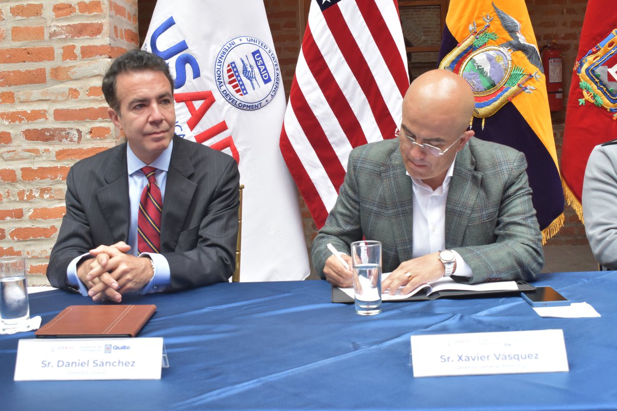 quitohonesto's tweet photo. 🤝 #Transparencia | El proyecto de inversión en movilidad sostenible que lleva adelante  @TransporteQuito con el apoyo de #USAID cuenta con el apoyo de Quito Honesto como observadores del proceso para precautelar y garantizar el beneficio de los quiteños https://t.co/3K2c5ciAo0