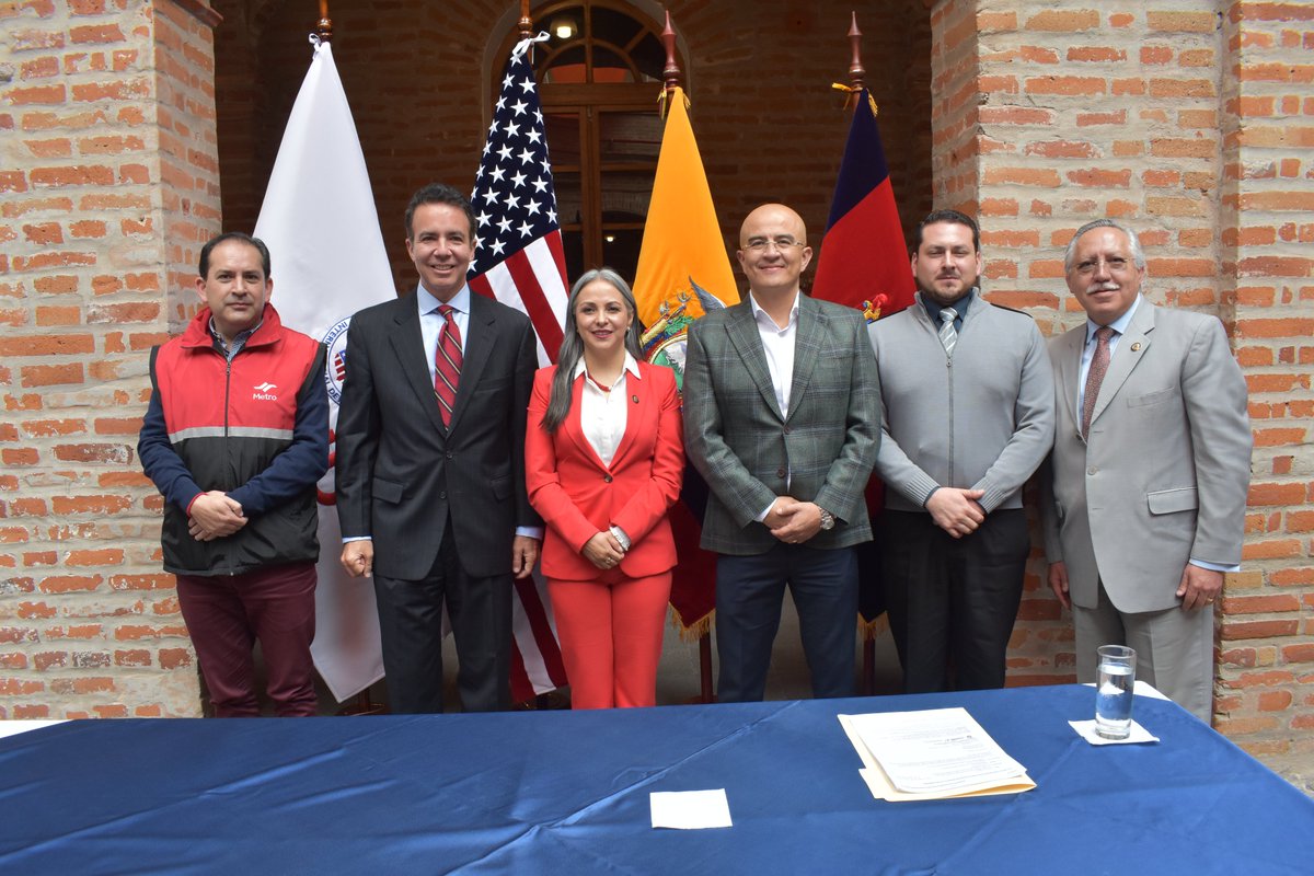 quitohonesto's tweet photo. 🤝 #Transparencia | El proyecto de inversión en movilidad sostenible que lleva adelante  @TransporteQuito con el apoyo de #USAID cuenta con el apoyo de Quito Honesto como observadores del proceso para precautelar y garantizar el beneficio de los quiteños https://t.co/3K2c5ciAo0