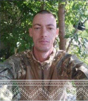 WirklichF's tweet photo. 🇺🇦 Mykola Schalankevych  🫡
. 
Erinnerung an gefallene Soldaten. 💔🖤
🇺🇦 Helft den Soldaten, die noch unter uns sind! 🇺🇦 
Unsere Follower können eine persönliche Nachricht senden und eine Einladung zu unserer Spendengemeinschaft erhalten. https://t.co/CEWvPx7U13…
Mykola Schalankevych, dessen Andenken in den Herzen von uns und seinen Kameraden unvergänglich verankert bleibt, ist am 20. Februar 2024 von uns gegangen. 
Er diente mit unerschütterlicher Hingabe und Tapferkeit in der 24. Separaten Mechanisierten Brigade König Danylo, einem Symbol der Stärke und des Mutes unserer Soldaten. Sein Vermächtnis wird als leuchtendes Beispiel des Heldentums und der Selbstaufopferung fortbestehen, das die Essenz dessen verkörpert, was es bedeutet, ein Teil dieser ehrenwerten Brigade zu sein. 
Mykola Schalankevych, wir verneigen uns in tiefer Ehrfurcht vor deinem Mut und deiner Treue. Dein Geist wird immer die Flamme des Stolzes und der Unbeugsamkeit in den Herzen aller entfachen, die das Privileg hatten, dich zu kennen und mit dir zu dienen. 
Ruhe in Frieden, tapferer Krieger. Deine Taten werden in den Annalen unserer Geschichte verewigt bleiben, als Zeugnis der Unsterblichkeit deines Mutes und deiner Liebe zur Heimat. 🇺🇦💔🖤