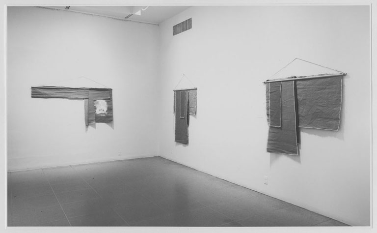 In 1974 Flanagan exhibited at the @themuseumofmodernart Project Space, presenting mainly wall hangings. Peter Schjeldahl, renowned art critic, described the show as ‘just this side of non-existence’. See a selection of wall hangings at Galerie Max Hetzler, Berlin next month.