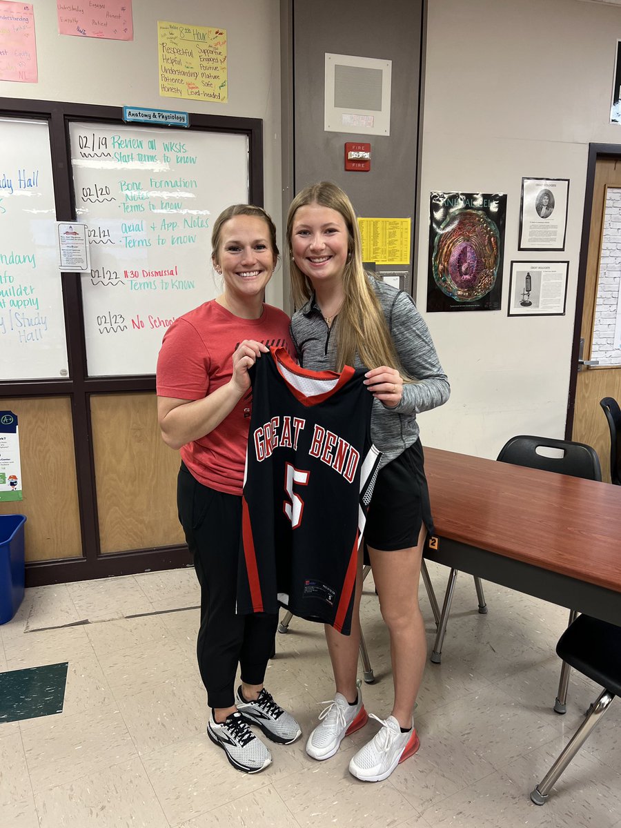 GBHS_LadyBball's tweet photo. Senior Recognition is this week, so these ladies got to say “Thank You” to an educator that has made a Positive Impact for them through the years.  We appreciate ALL you do!! #impactperson #pantherpride🐾 https://t.co/pMF5TibGYW