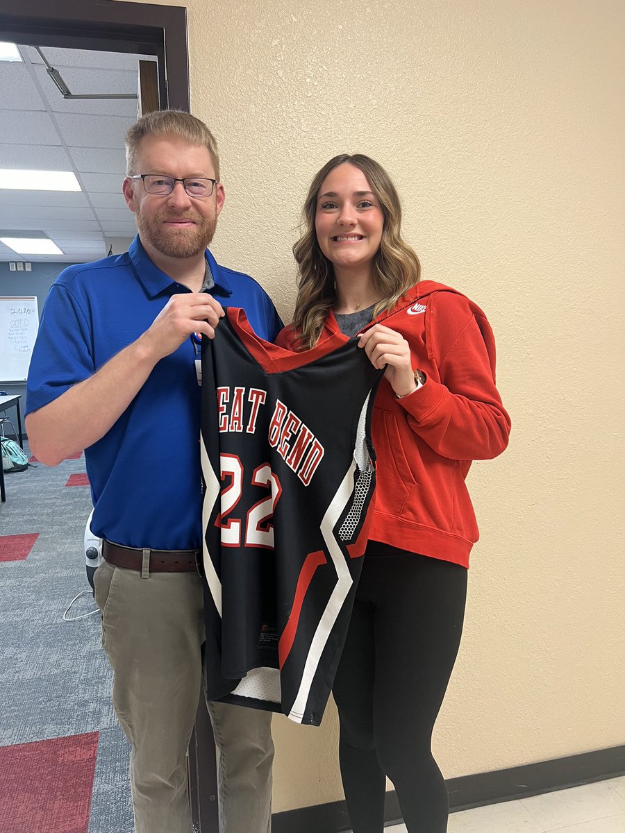 GBHS_LadyBball's tweet photo. Senior Recognition is this week, so these ladies got to say “Thank You” to an educator that has made a Positive Impact for them through the years.  We appreciate ALL you do!! #impactperson #pantherpride🐾 https://t.co/pMF5TibGYW