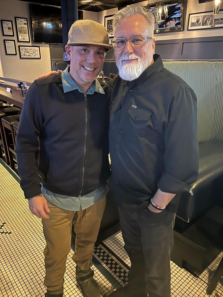 LynnieLee2727's tweet image. #TimMahoney#Tiffany’s
#SaintPaul this Friday C’mon