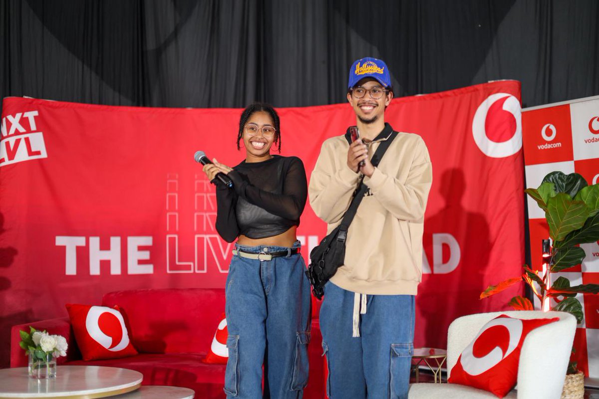 lanii_gii's tweet photo. It was all smiles at TUT Sosha today!!! Coaching Chats! Fire Entertainment! And the best VIBES! We had a time okay? #TheLIVEThread was a success!!!🙌🏼 https://t.co/uhitgcuhHW