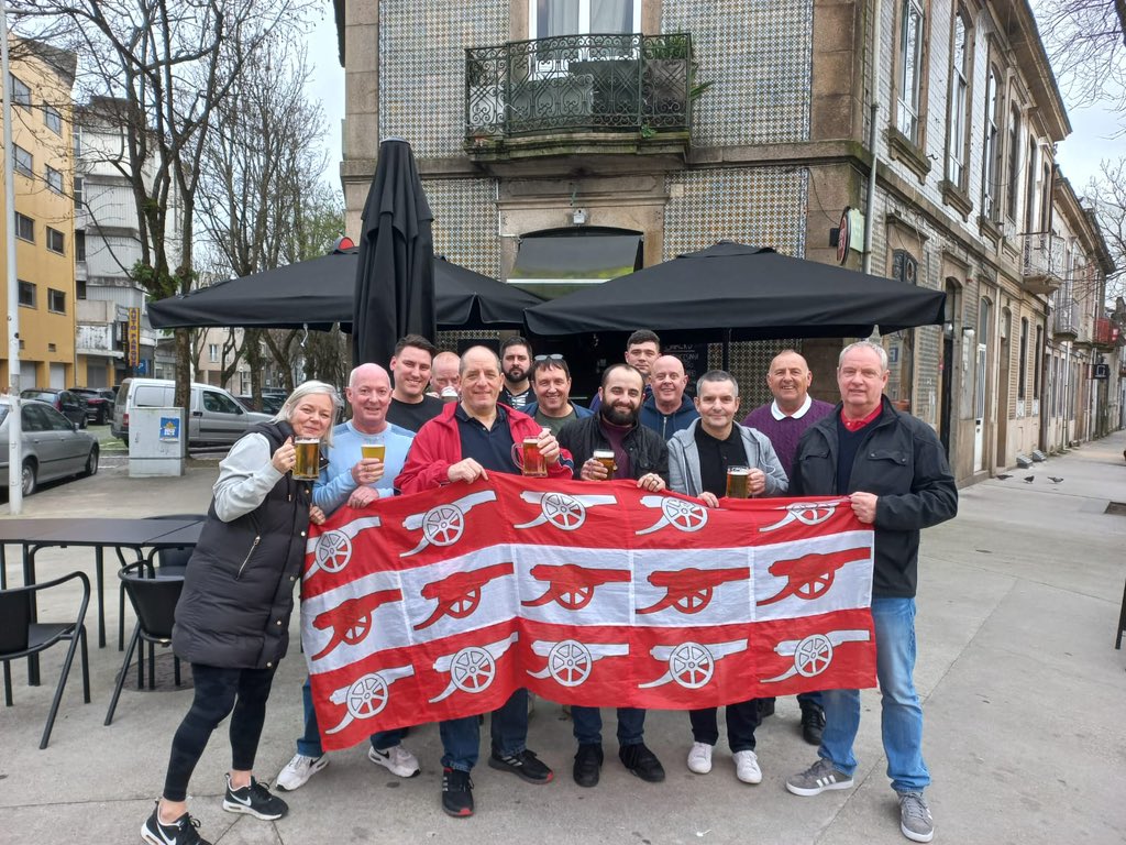 Staples152S's tweet photo. Pre drinks before the game #afc https://t.co/ME6u3U64ml