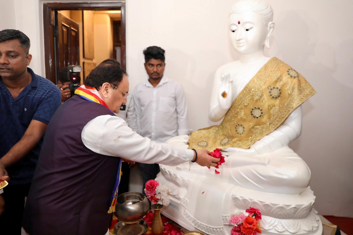JPNadda's tweet photo. आज दादर पूर्व येथील राजगृह, डॉ. बाबासाहेब भीमराव आंबेडकर जी यांच्या निवस्थनातील संग्रहालयाचे दर्शन घेण्याचे भाग्य लाभले.

आदरणीय पंतप्रधान @narendramodi जी यांनी 'भारत रत्न' सन्माननीय डॉ. बाबासाहेब आंबेडकर यांच्या जीवन, संघर्ष आणि योगदानाशी संबंधित पाच स्थळांना 'पंच तीर्थ' म्हणून विकसित केले आहे.

देशाच्या राज्यघटनेच्या निर्मितीत त्यांचे योगदान आणि वंचित वर्गाच्या उत्थानासाठी त्यांचा संघर्ष नेहमीच भाजपच्या प्रत्येक कार्यकर्त्यासाठी प्रेरणादायी आहे. 'अंत्योदय' चा संकल्प घेऊन भाजपचे प्रत्येक कार्यकर्ते बाबासाहेबांचे स्वप्न साकार करण्याच्या मार्गावर आहेत.