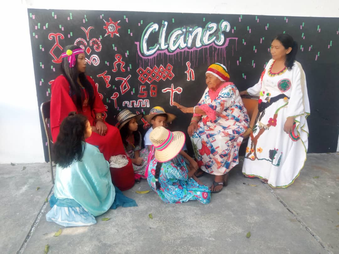 En el marco del Día de la Lengua Materna la coordinación de Interculturalidad del CDCE Aragua participó en la práctica de la educación irtecultural bilingue en la comunidad de wayuunaiki. #HumanidadDePazYUnion @NicolasMaduro @_LaAvanzadora @MPPEDUCACION @PiedadQuintana1