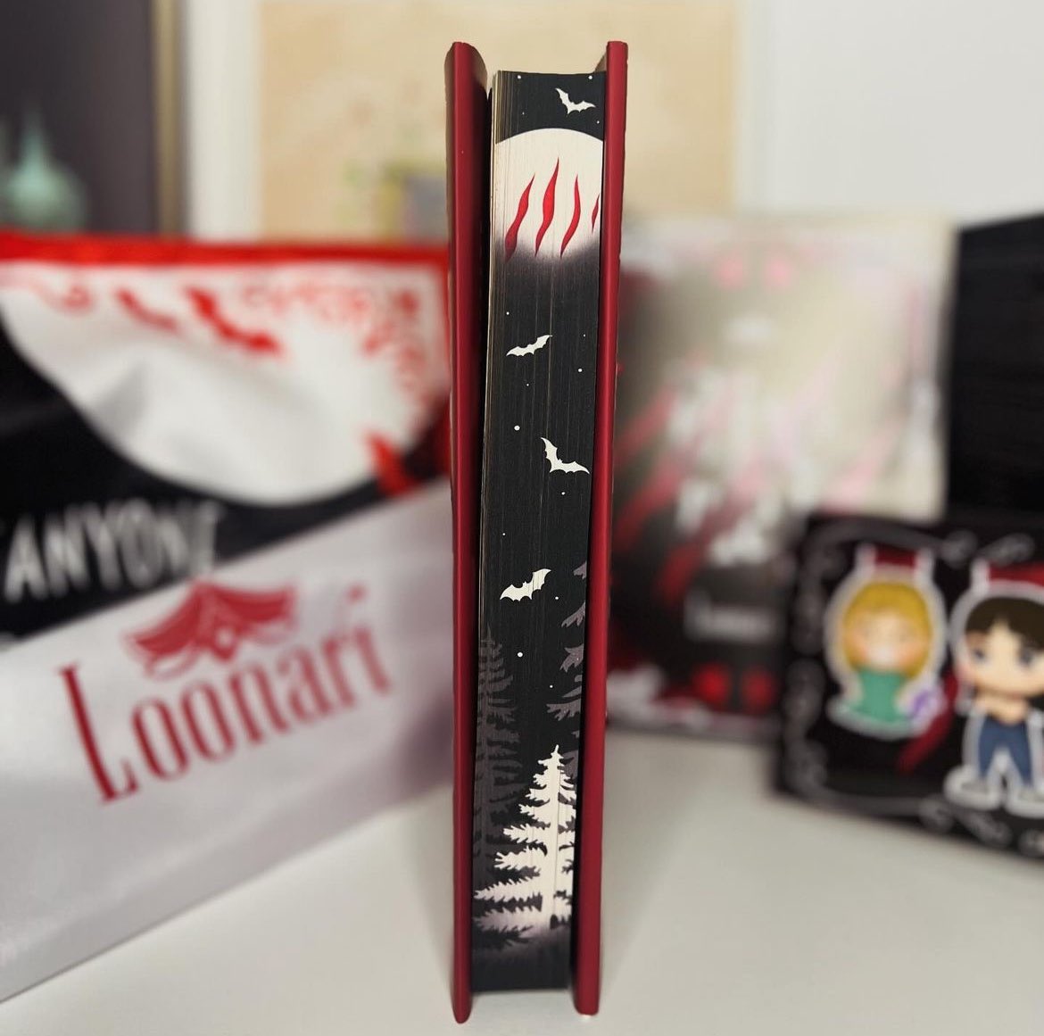 satellitesbooks's tweet photo. THE ITALY EDITION OF BRIDE BY ALI HAZELWOOD COMES WITH A REVERSIBLE DUST JACKET TOO AND IT’S STUNNING I WANT IT https://t.co/qFvrRgXBwr