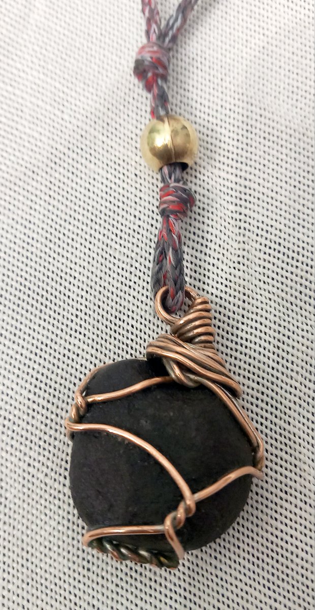 AlcoolBen's tweet photo. #Fricchettoneindiano #Fricchettoneindiano_i2 #Fricchettoneindiano_i3 #amuleto #portafortuna #pietra #collana #indios #artemwing #ArtisticExpression #Artemisa #artemwing #ArtistOnTwitter #pendenti #fondo #sculpture #pittura #ciondoli #mare #lago #fiume #artemije #arteka37 #arte #i https://t.co/hG6BxVPS9R