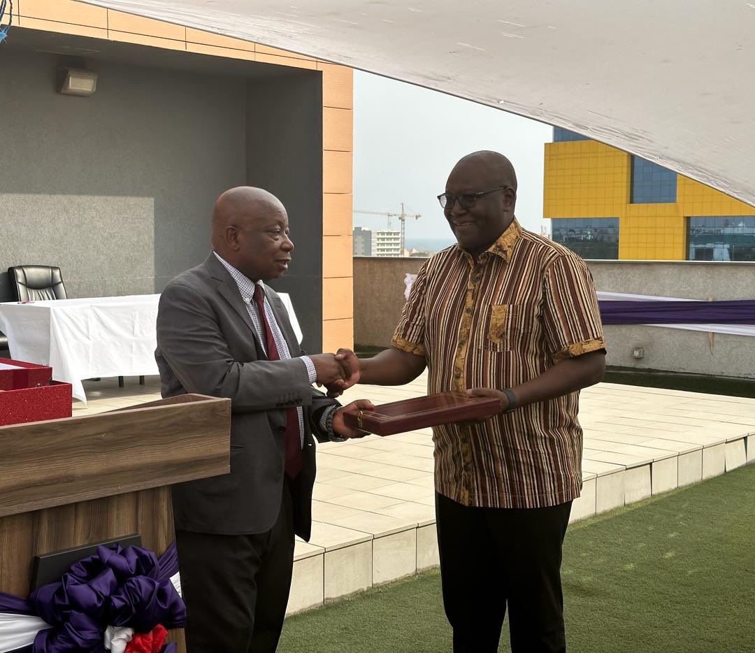 WHOGhana's tweet photo. Under the leadership of Prof @KasoloFrancis, @WHOGhana collaborated with @mohgovgh to advance #HealthForAll in 🇬🇭.

Today, outgoing Minister of Health, Hon Kwaku Agyemang-Manu &amp; Heads of Agencies held a farewell in honour of Prof @KasoloFrancis as he ends his duty tour of Ghana. https://t.co/OK0E1tKRmg